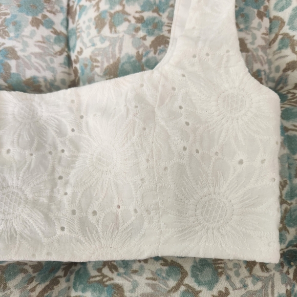 Princess Polly Huxley Eyelet Cropped Top - Picture 3 of 9